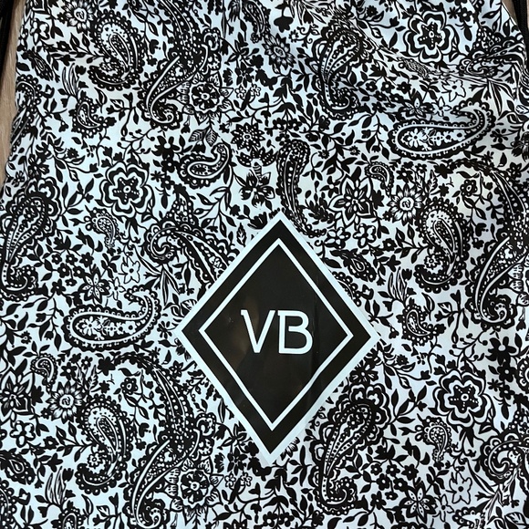 - Vera Bradley Drawstring Backsack in Eden Paisley Black - Picture 2 of 12
